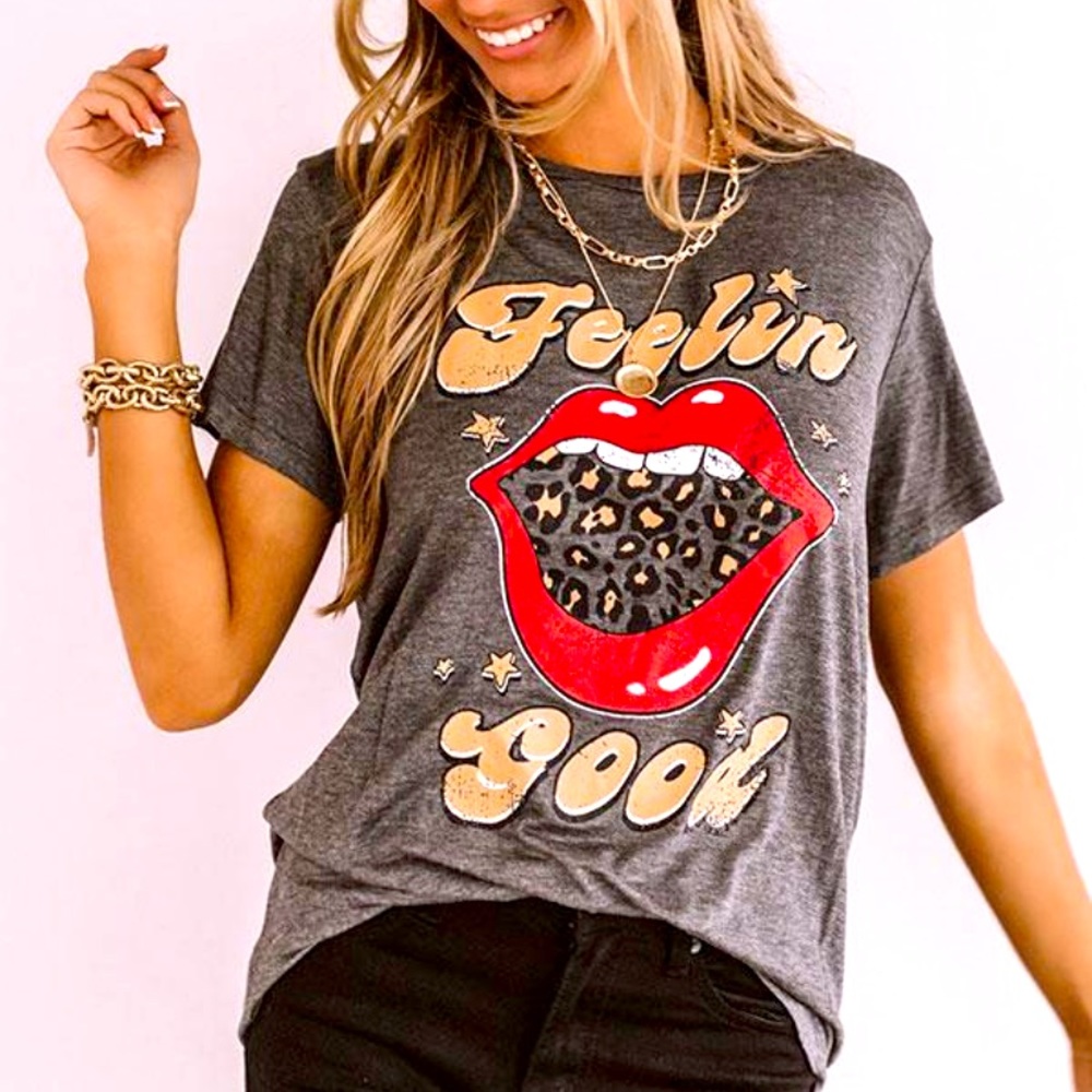 Feelin Good lips tee